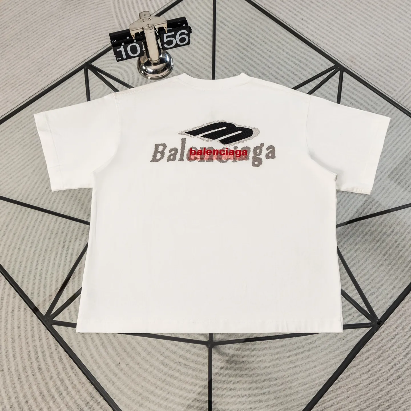 Balenciaga 26ss New Arrival T T | T ， ， ， Same Style ， 。 ， ； —— ， White ，Retro 。 ， 。 、 ， 、 ， Versatile ， 。 Size：s—xl ：Black White